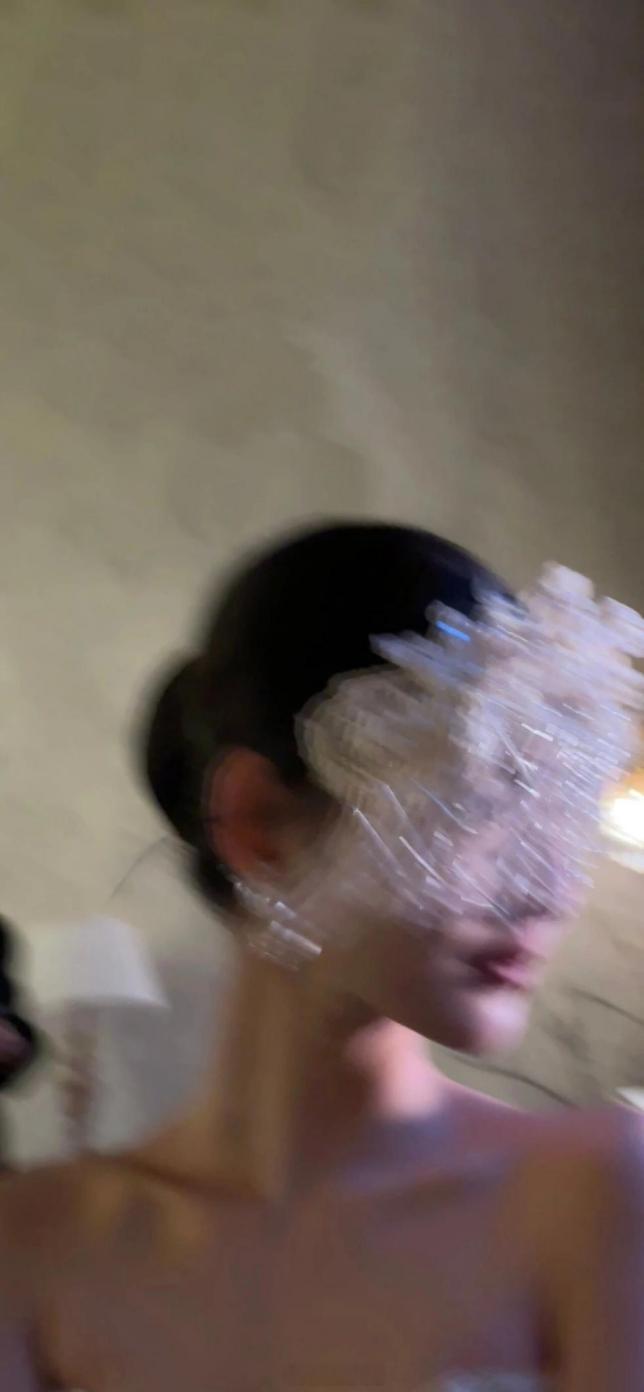 “漉湿小狗吹干毛发，再度蓬松像狮子的时候，我决定爱你。”—— 《我决定爱你》晚安