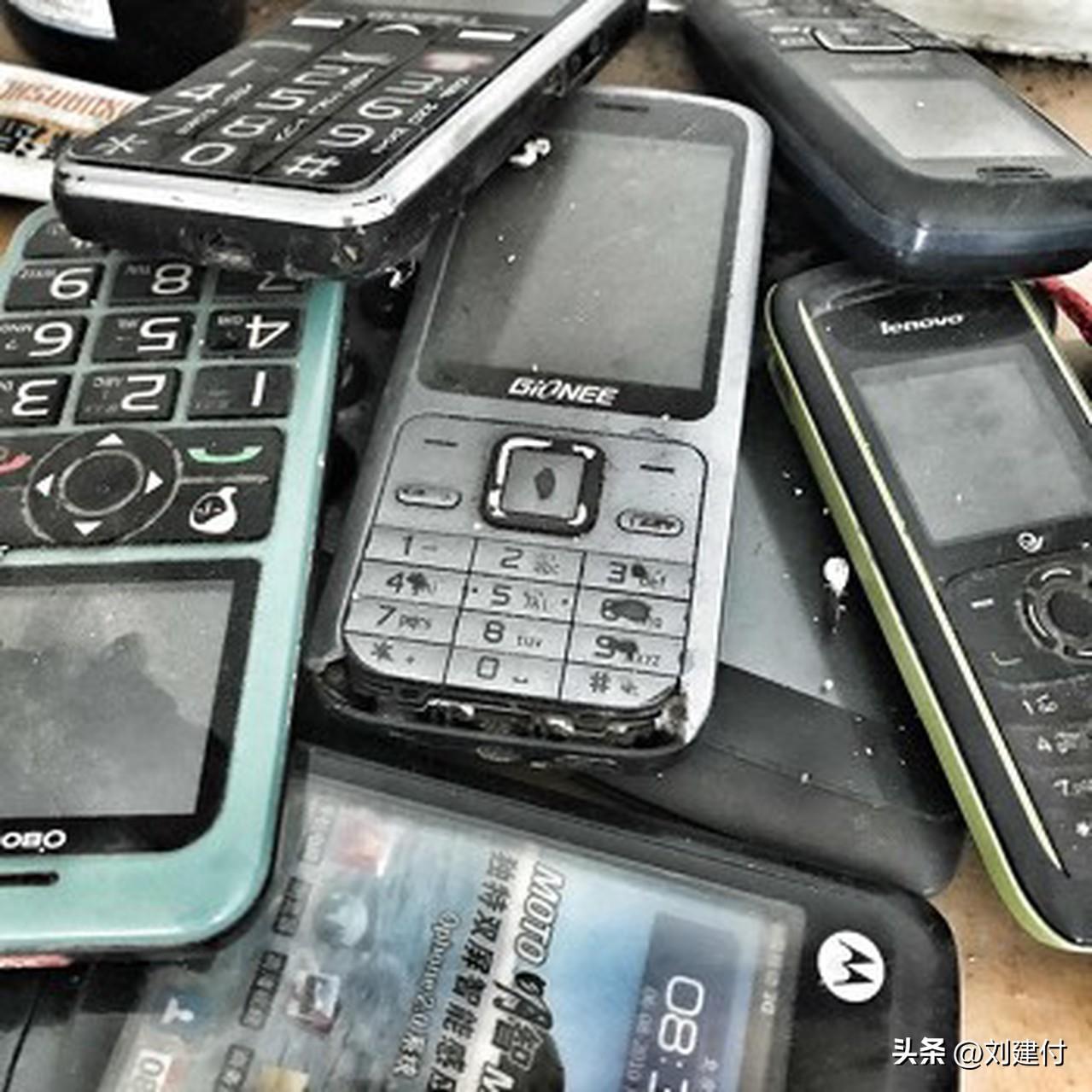 曾经只值10元二手机现在回收价500元 曾经仅值10元的二手机，如今回收价达50