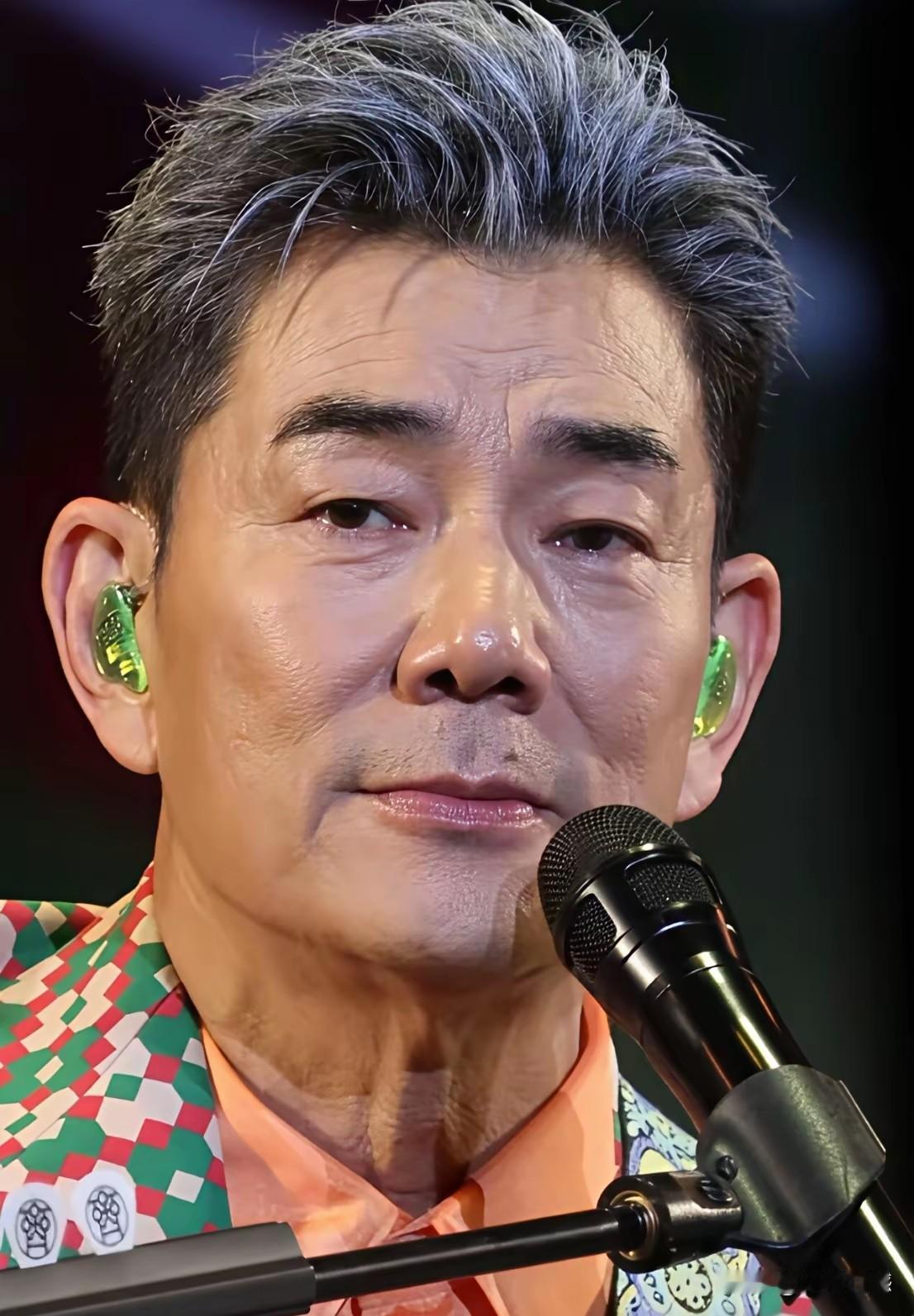 任贤齐老喽，老的都有点不敢认识了，1966年出生的他，今年已经60周岁、61虚岁