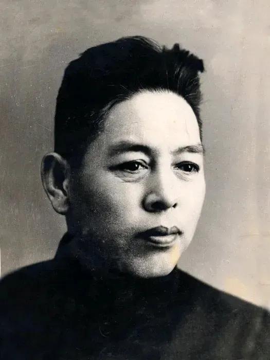 1932年，叛变后的陈玉仁供出了潜伏在敌人内部的地下党员王世英，王世英察觉到异常