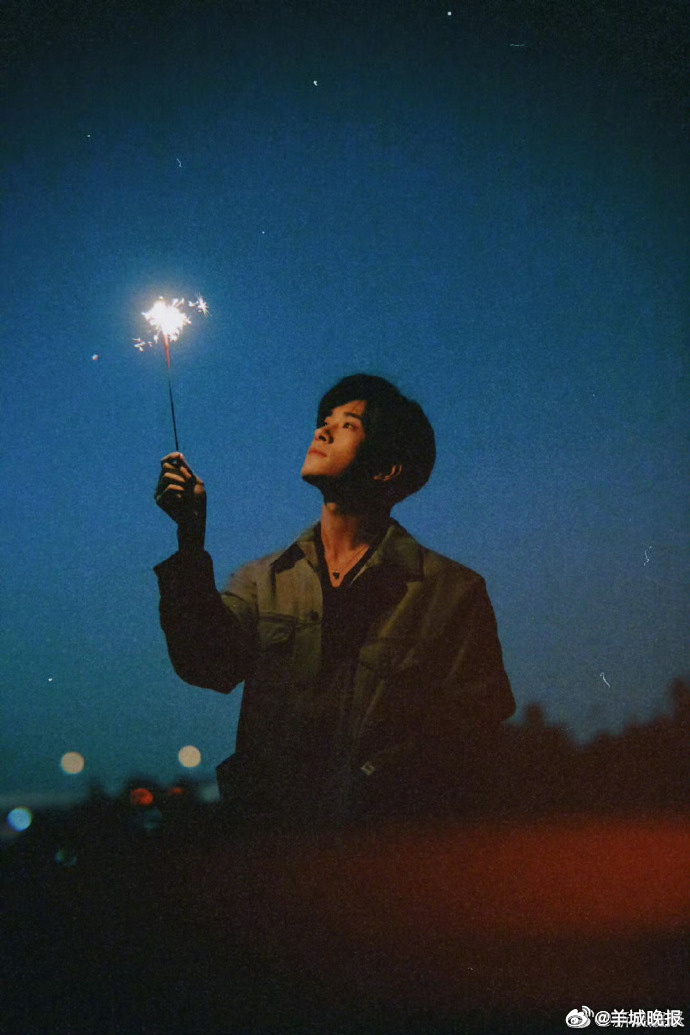 【在TA的烟花照中感受生活的美好】烟火升空，在这一抹绚烂里，感受生活最纯粹的美好
