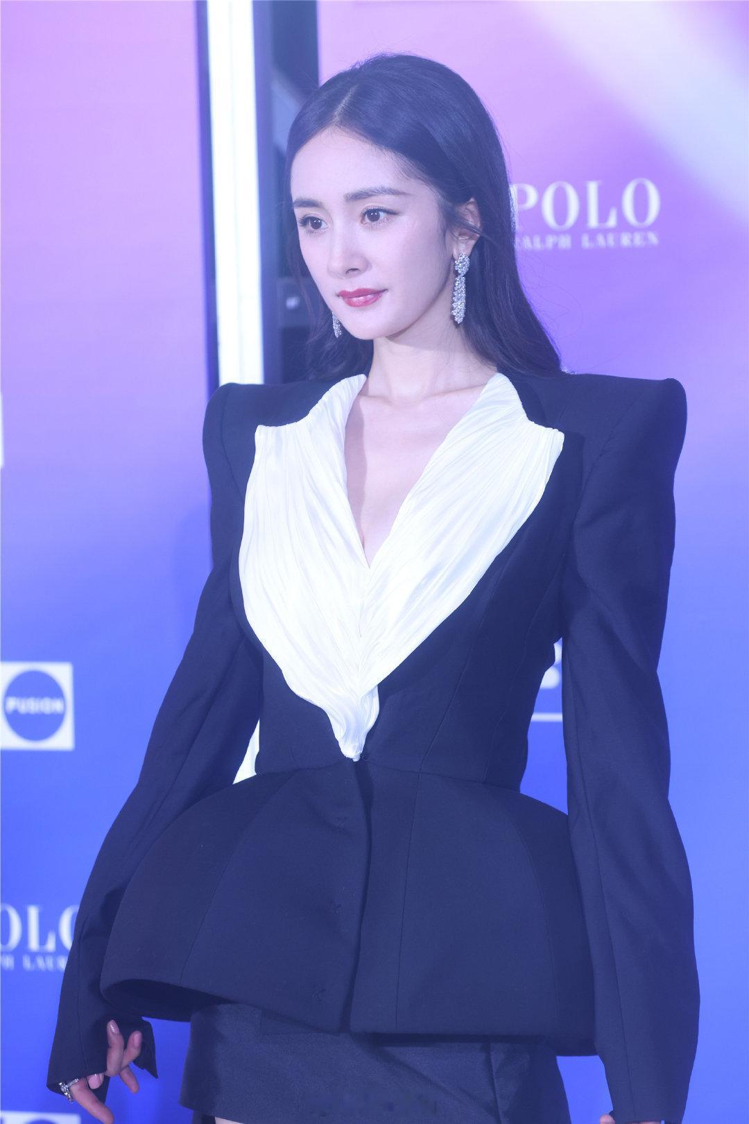 杨幂 ym杨幂冯湮儿 ym杨幂冯娷 ym杨幂江山大同 ym"春天樱花席卷而来,夏