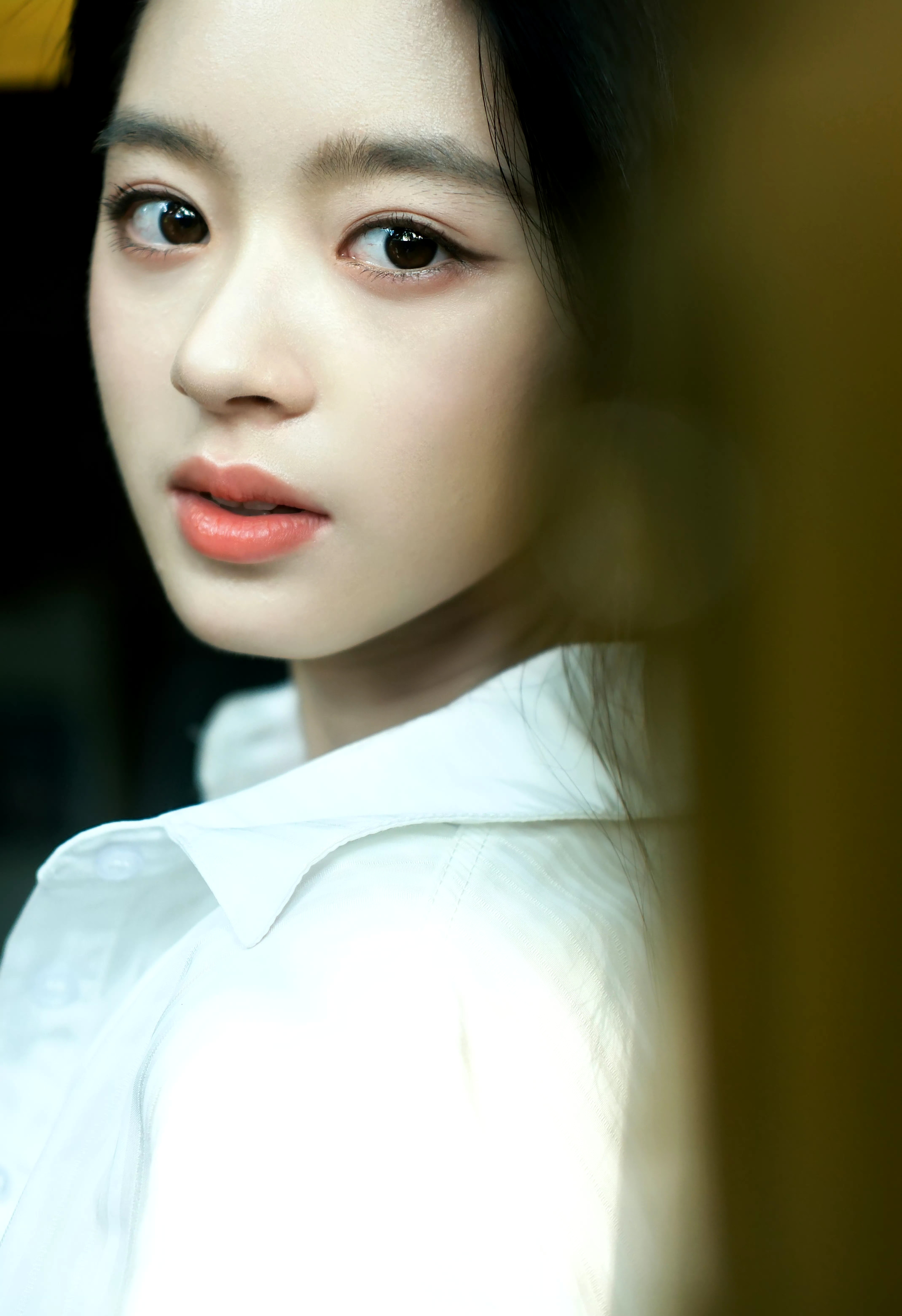 黄杨钿甜（21）最新物料，纯白衬衫唯美，绿色T恤清新自然 