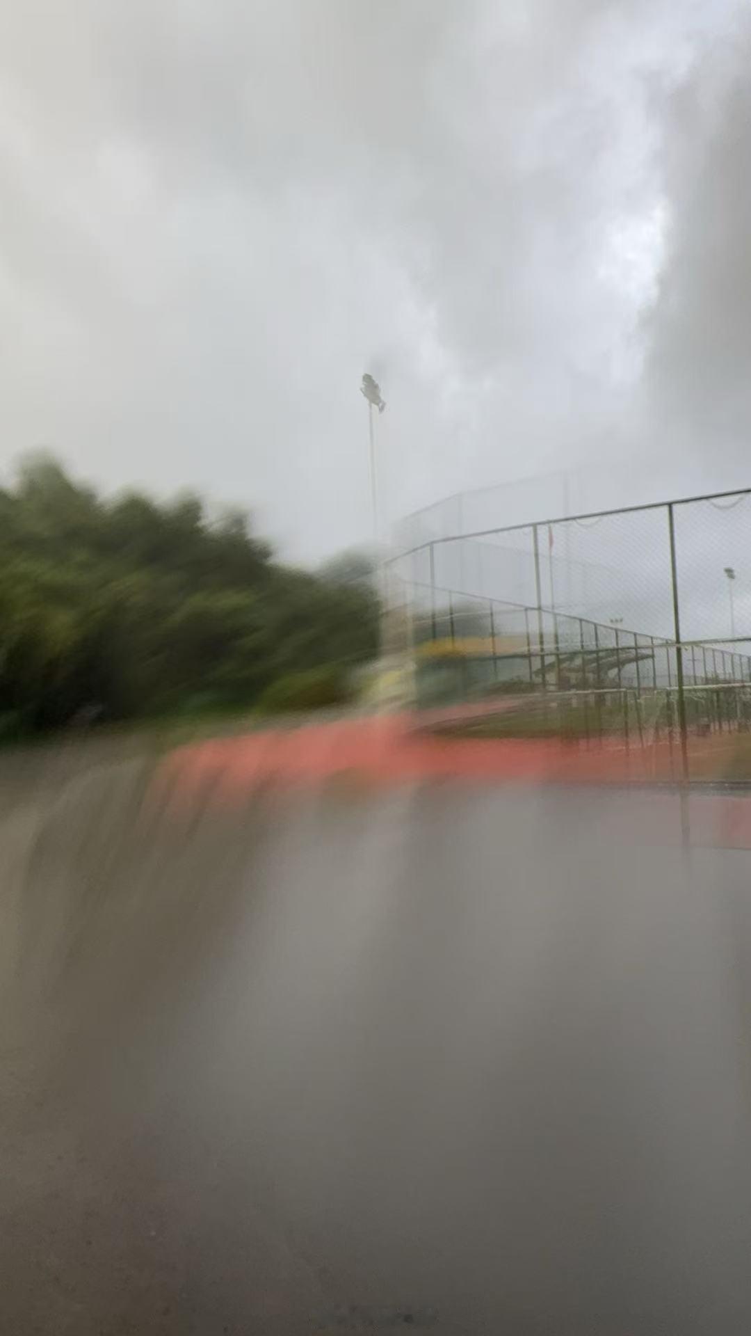跑到一半落雨计划有变改跑个5km  ​​​