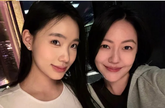 小s二女儿真的好像妈妈！