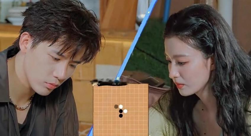 一个被唱衰的女常驻，用一盘五子棋让黑粉闭了嘴。《现在就出发4》10月10日开播，