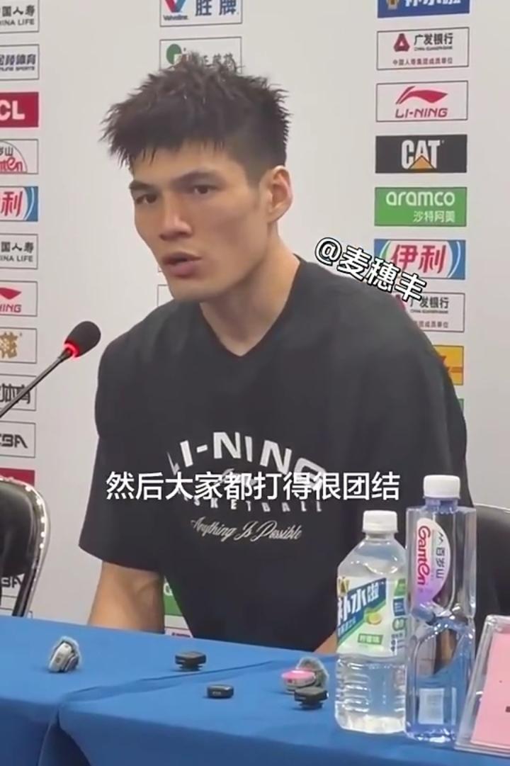 陈国豪谈广州战胜浙江：

“今晚我们打出了休赛期练的东西，大家分很团结，分享球运