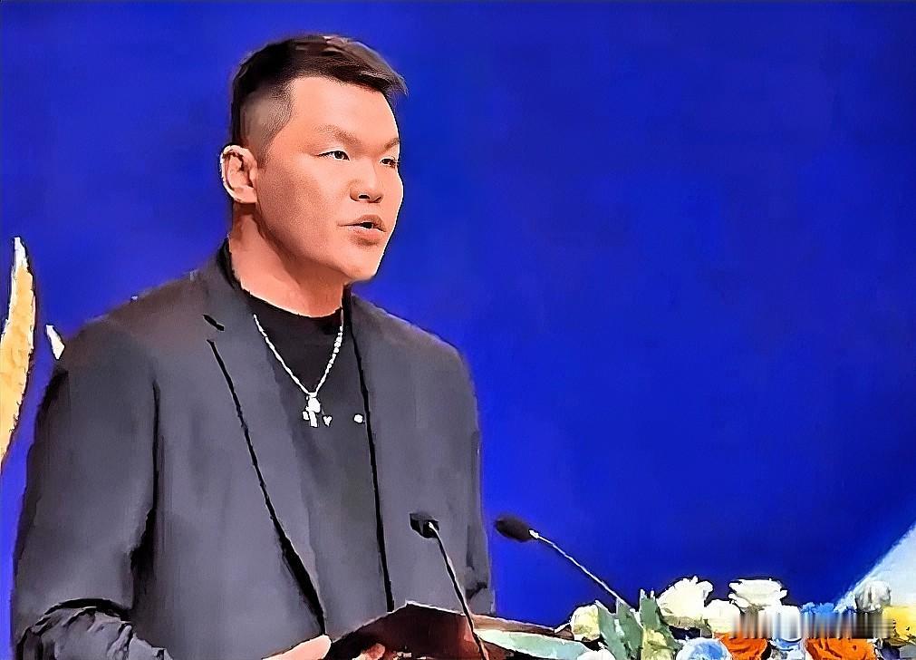 脸都被打肿了！朱芳雨赛季前曾表示：球队休赛期的动作就是为了冲击第12冠

CBA