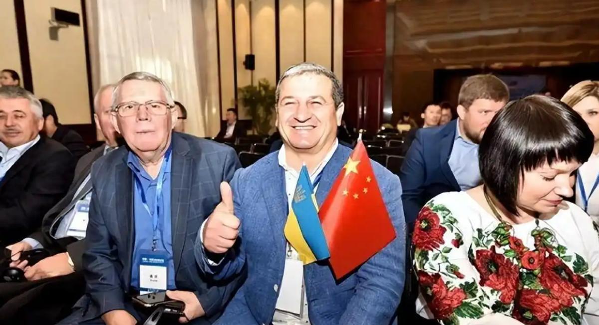 乌克兰独立后，大量科学家被中国“接纳”。而这些科学家来到中国后，不少人第一个要求