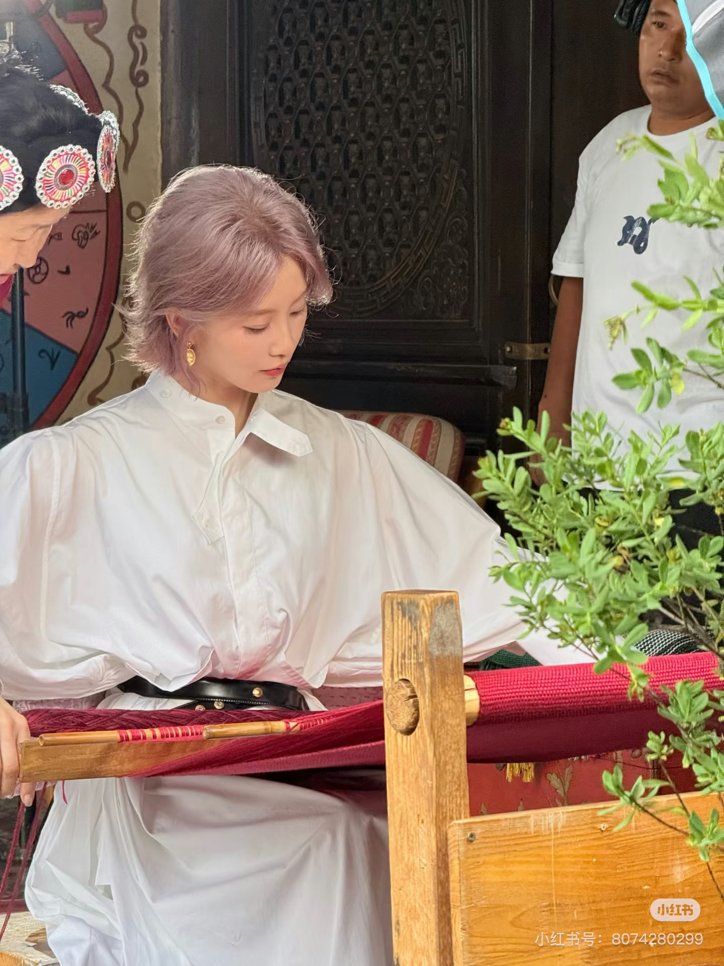 刘诗诗粉紫色短发刘诗诗又酷又美，完全是百变女王来着刘诗诗
