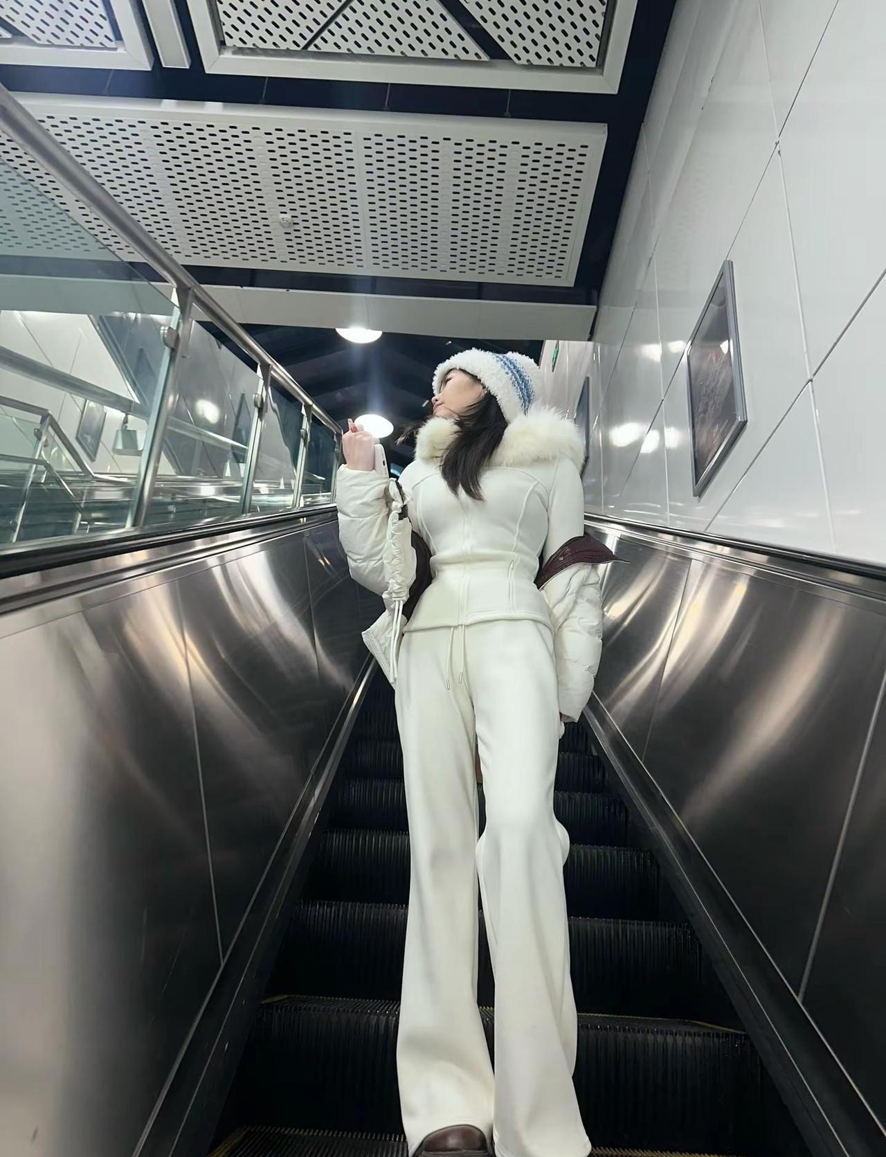 你跪下我跟你说点事 上热门 穿搭 地铁 易烊千玺