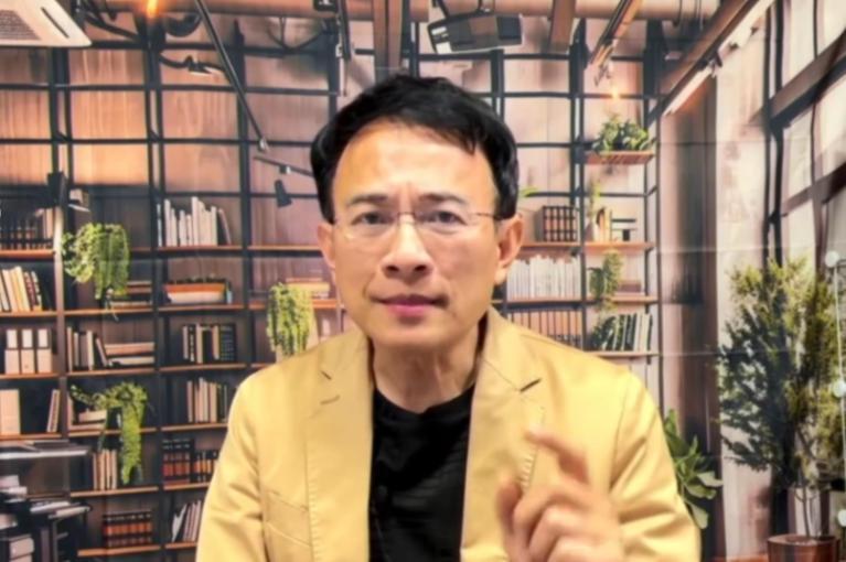 台湾媒体人彭文正表示：我确定我是台湾公开承认我是同路人的第一人，结果无一人敢与我