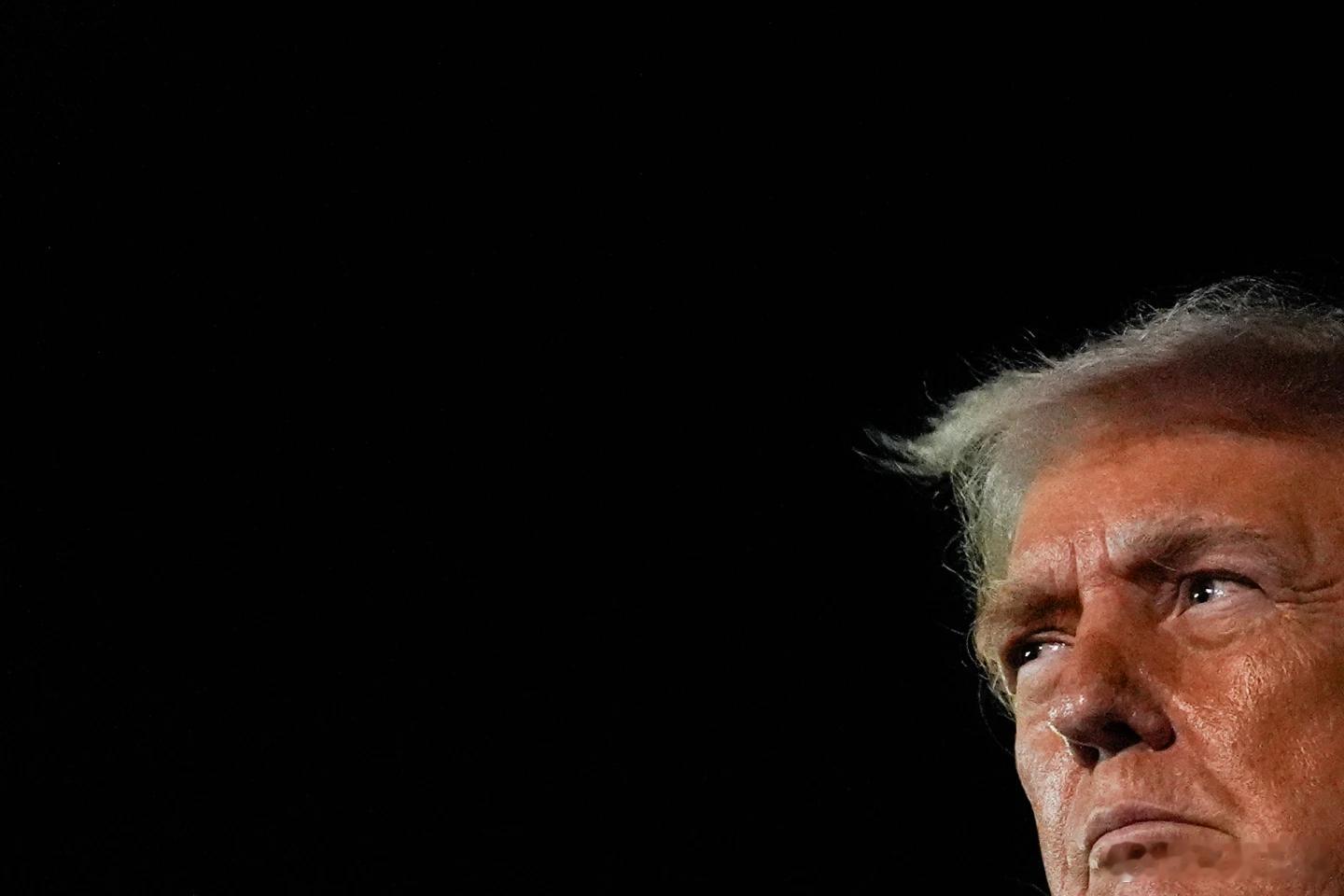 【特朗普对格陵兰岛的威胁引发欧盟的愤怒和反抗，考验着北约长期以来的联盟关系】（美