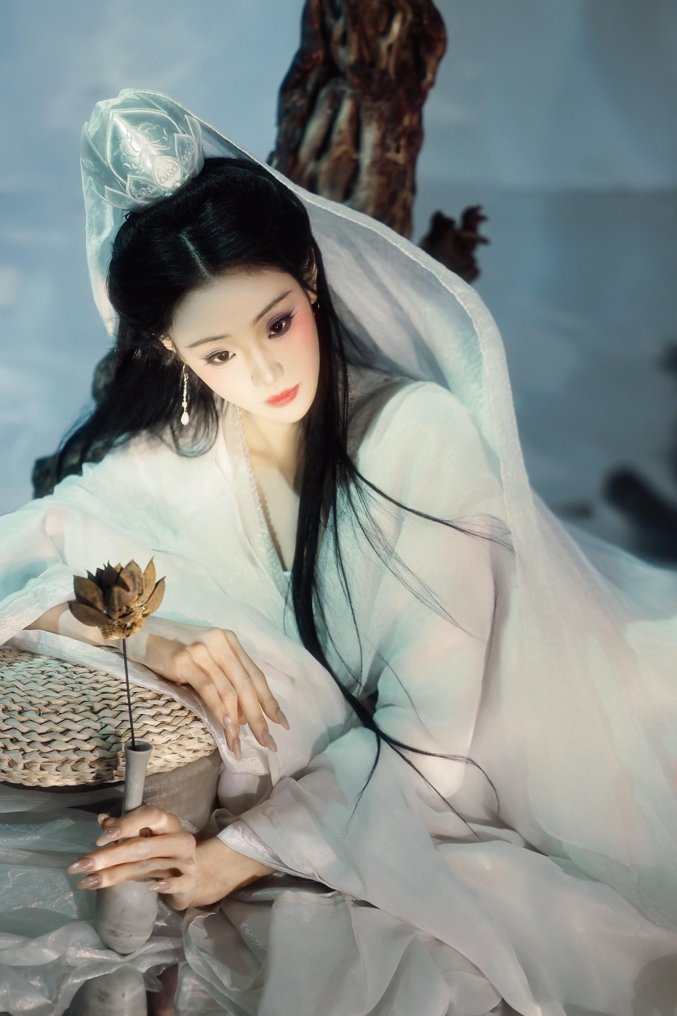 为何不敢看观音。摄/后：我