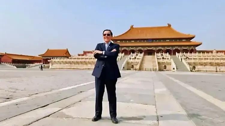 马英九游故宫，他感言：心灵震撼！

台北市也有“故宫博物院”，那是仿北京故宫样式