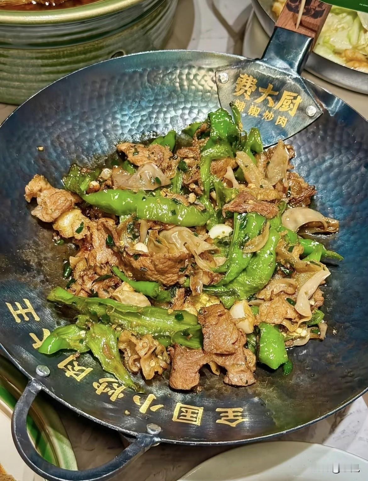 中烹协这几天连发公告。“中国烹饪大师”、“中国餐饮服务大师”——这些称号全部作废