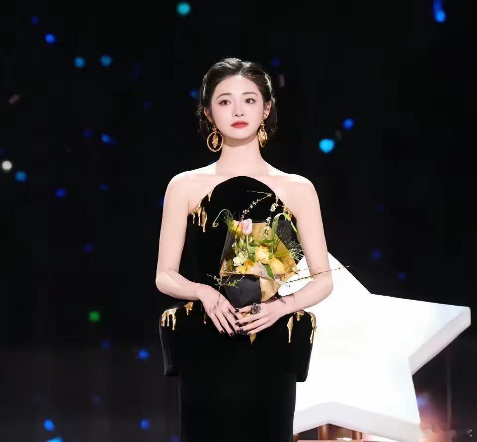 周洁琼现在属于哪个咖位级别？她的长相在娱乐圈排不到顶级，也绝对是美女，演技的话，