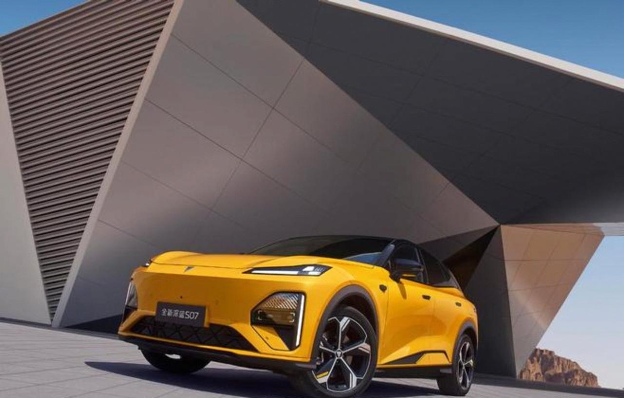 深蓝S07华为乾崑长续航版正式上市，官方指导价14.99-19.79万元，提供增