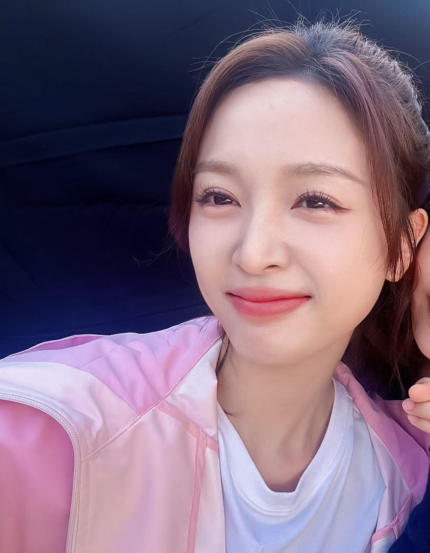 吴宣仪辛凌wxy吴宣仪叶星星 又看到两张有戏吴宣仪粉粉嫩嫩的合影有戏 ​​​