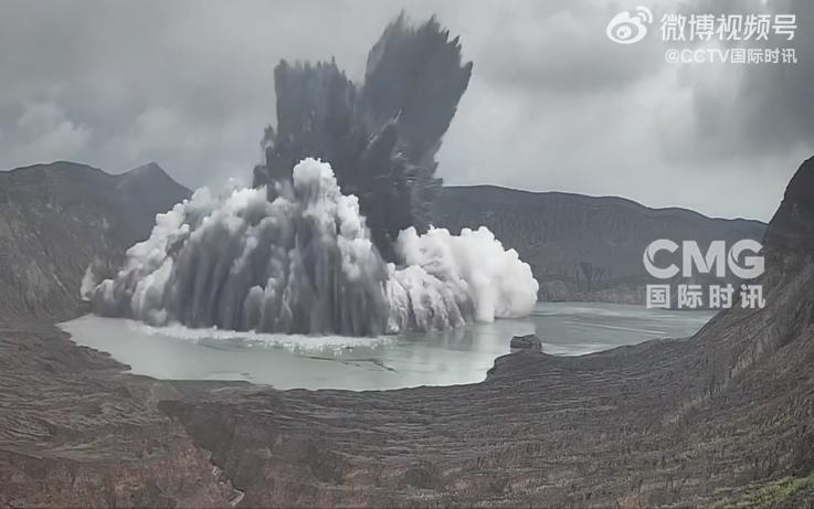 菲律宾突发意外，菲律宾这火山，又咳了一口灰。
6月30号，塔阿尔火山小规模喷发，