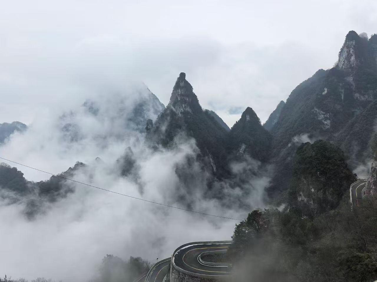 16岁女孩小艺的抗郁路，真的太不容易了
 
小艺今年过完生日就16岁了，2024