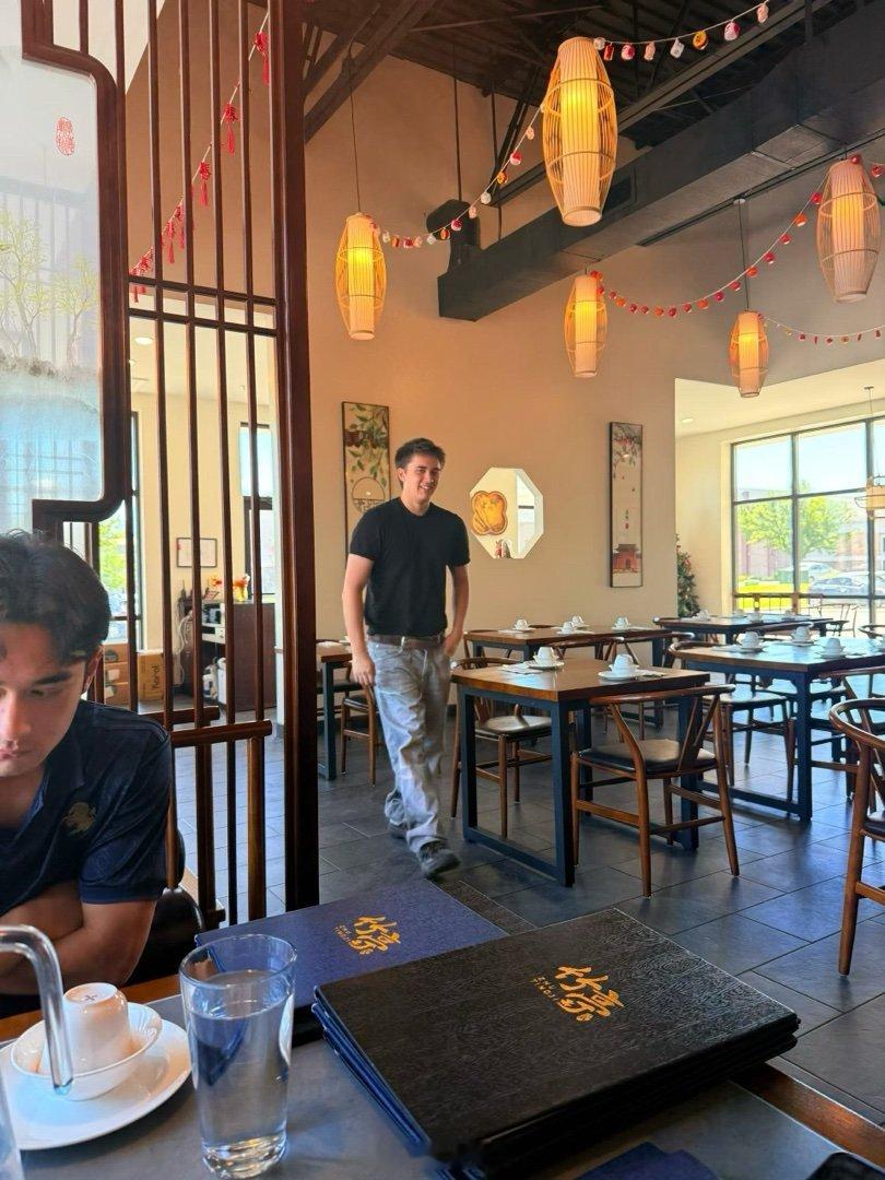 大外孙走路是否像未来的大医生？ 