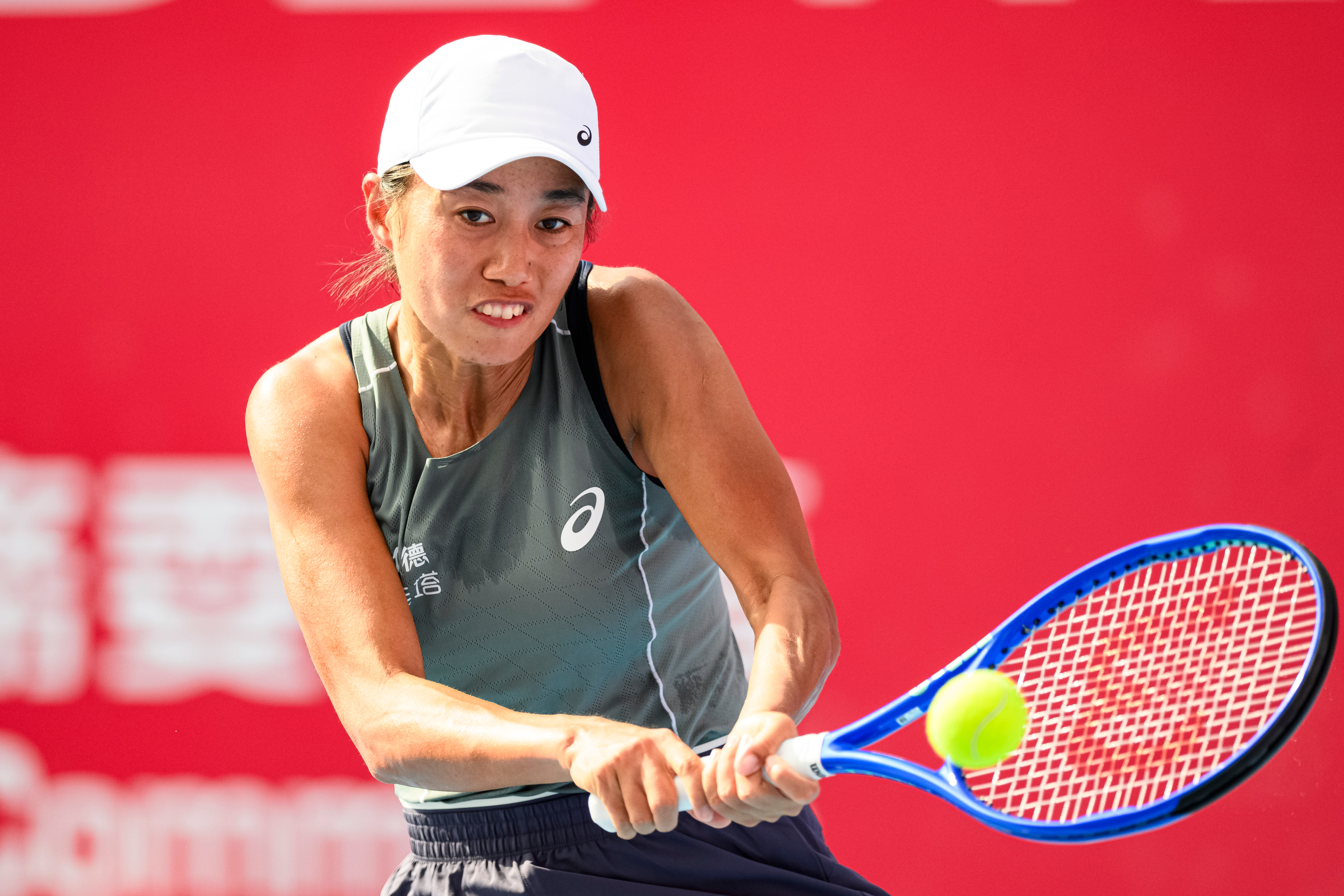 张帅晋级布里斯班次轮✅WTA500布里斯班站首轮，从资格赛突围的张帅以6-4/5