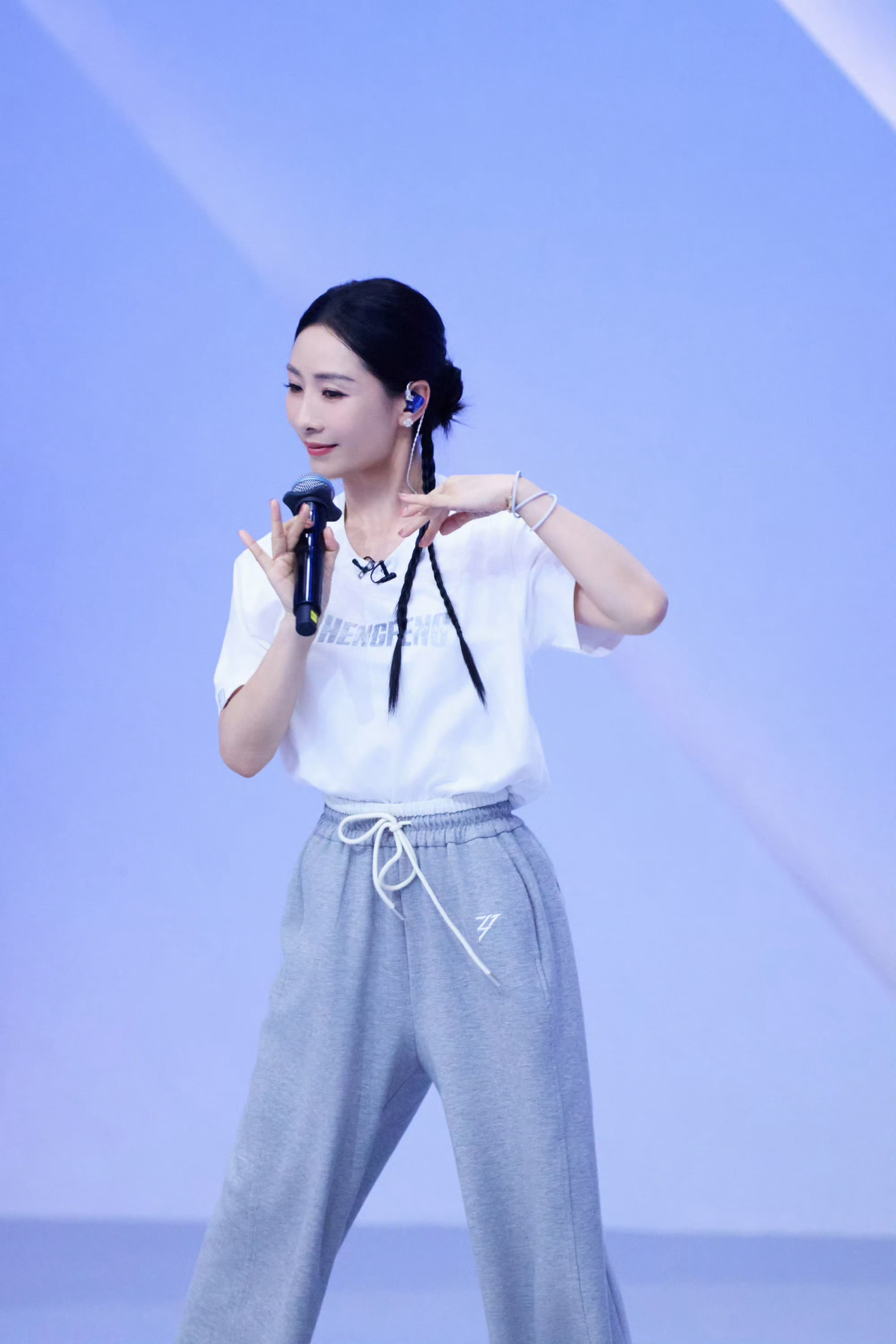 陶昕然浪姐二公上班路透陶昕然在浪姐的舞台突破好大，看到了一个完全不一样的陶昕然！