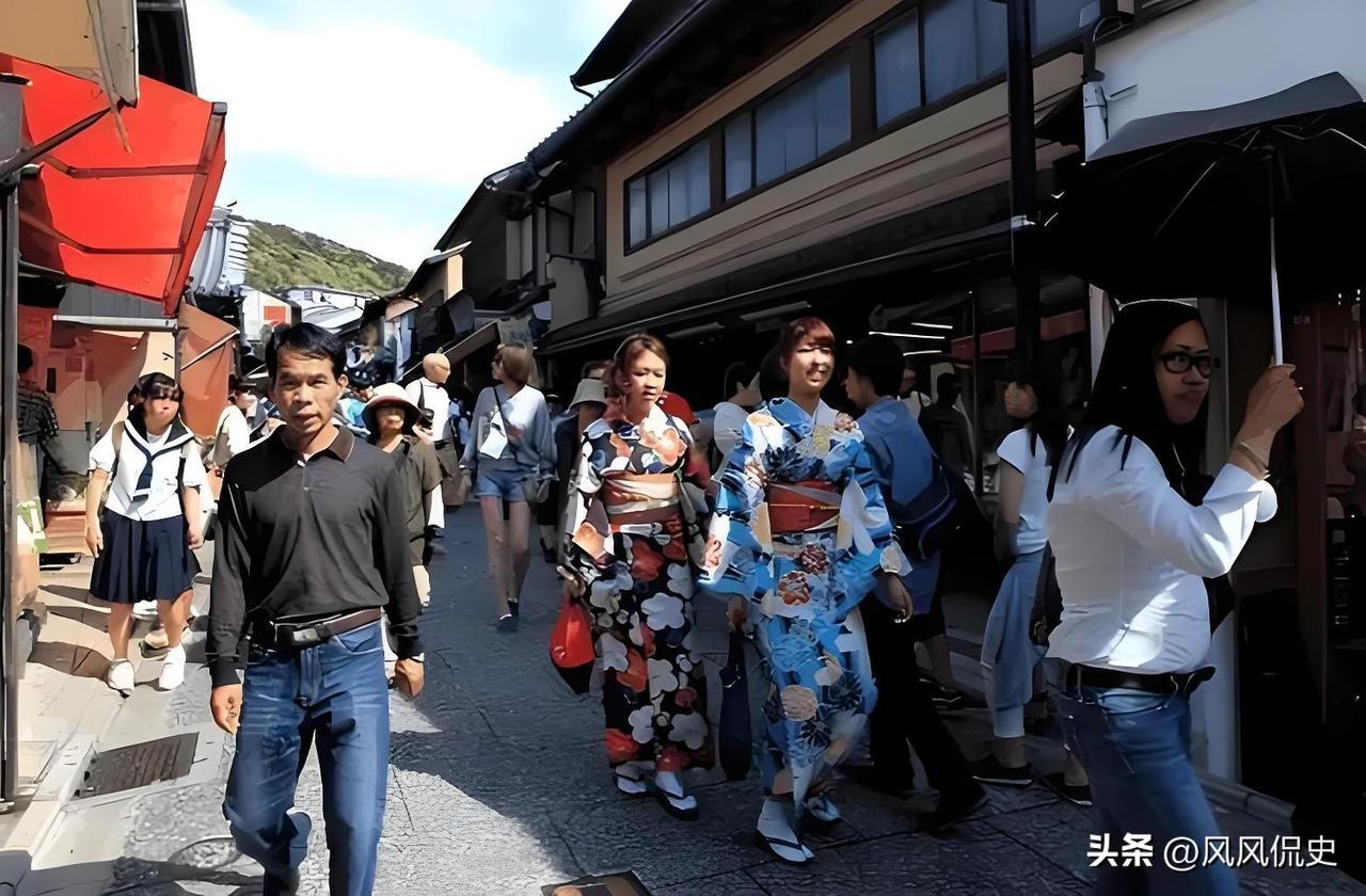 上海那三万日本侨民要睡不着了，不是因为战争，而是因为日本政府最近玩火玩得太狠。日