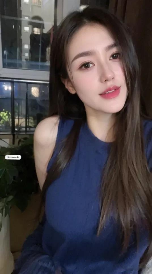 男生其实很简单，爱你就会表现得很“好色”，这是一种特别的表达方式。
他们在你面前