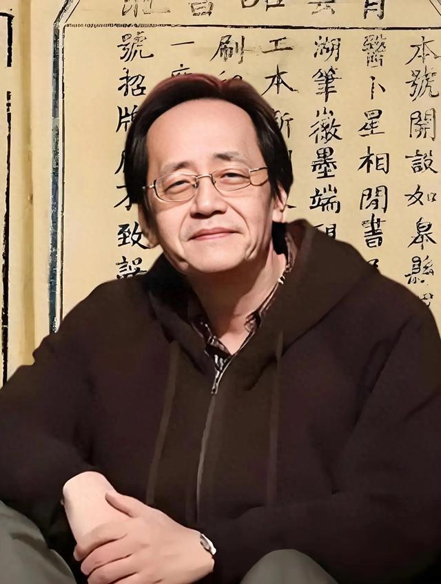 跟着倪海厦老师学习养生小窍门:1.扭伤的时候，第一时间用火罐拔疼的部位，很快就会