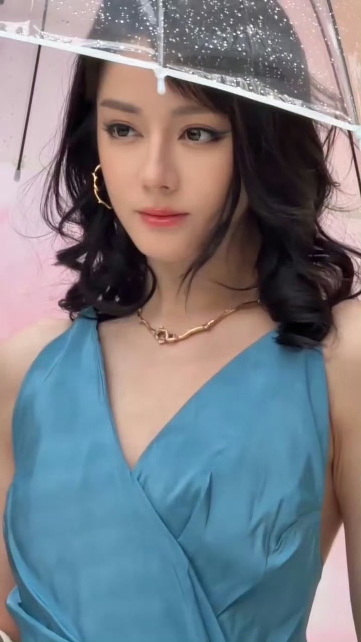 王亚飞 迪丽热巴巴巴巴巴亲亲亲亲亲亲亲 33岁迪丽热巴状态