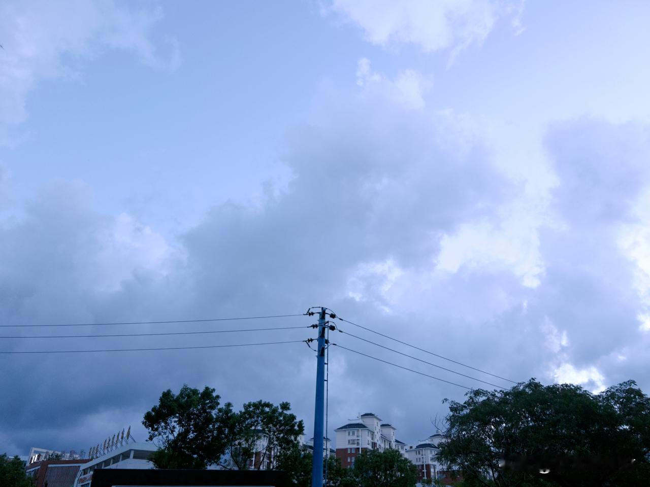 今日台州六点半的天空是这样的