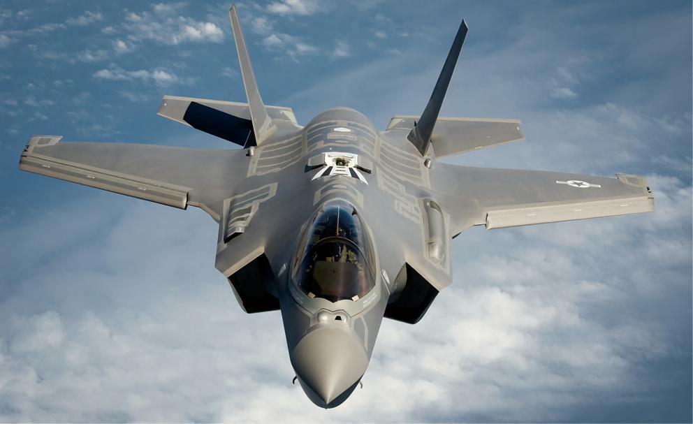 美国F-35“闪电Ⅱ”战斗机F-35是F-22的低阶辅助机种，属于具有隐形设计的