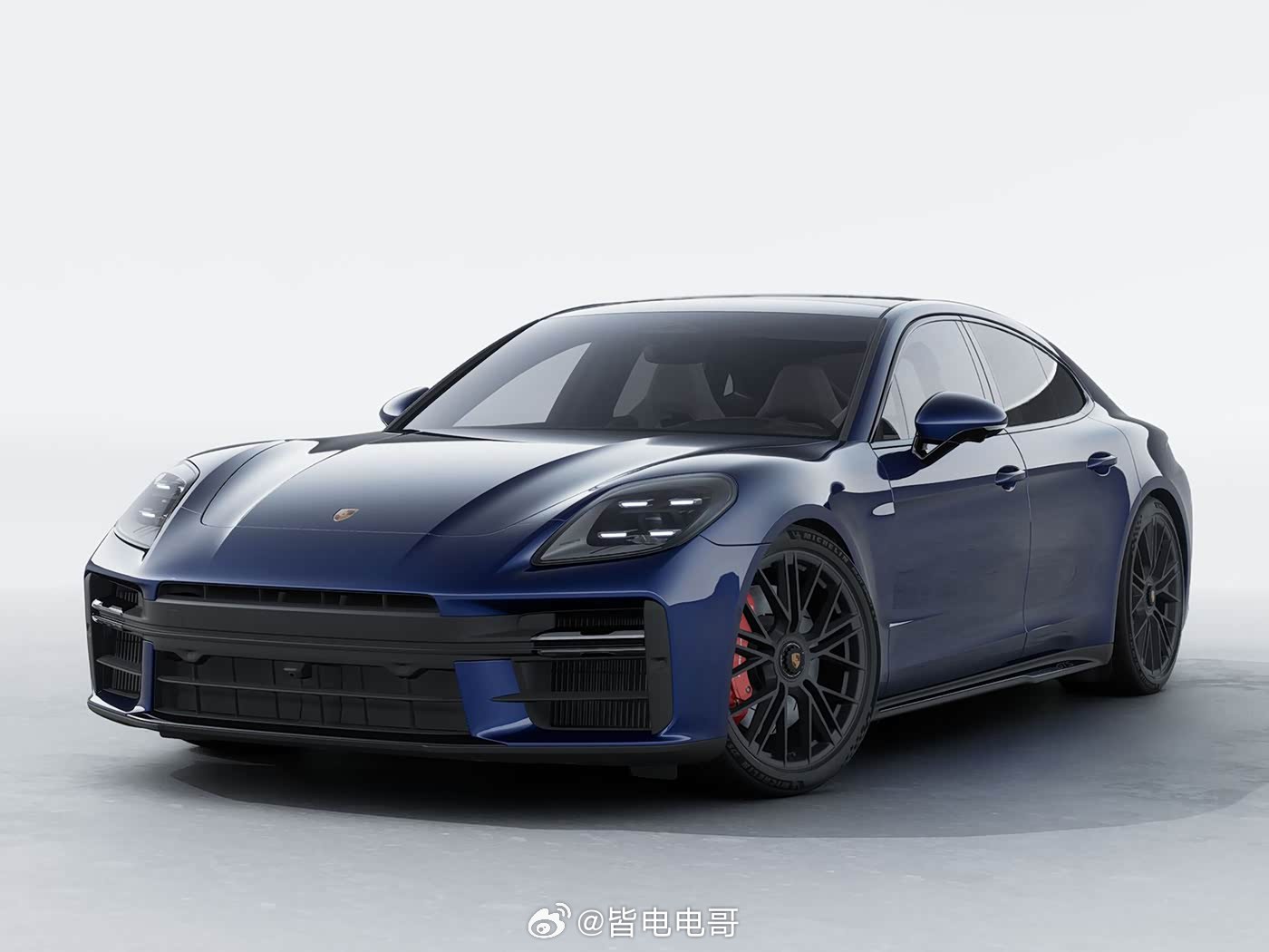 外媒消息称，保时捷目前正在评估一项重大产品调整方案：将 Taycan 和 Pan