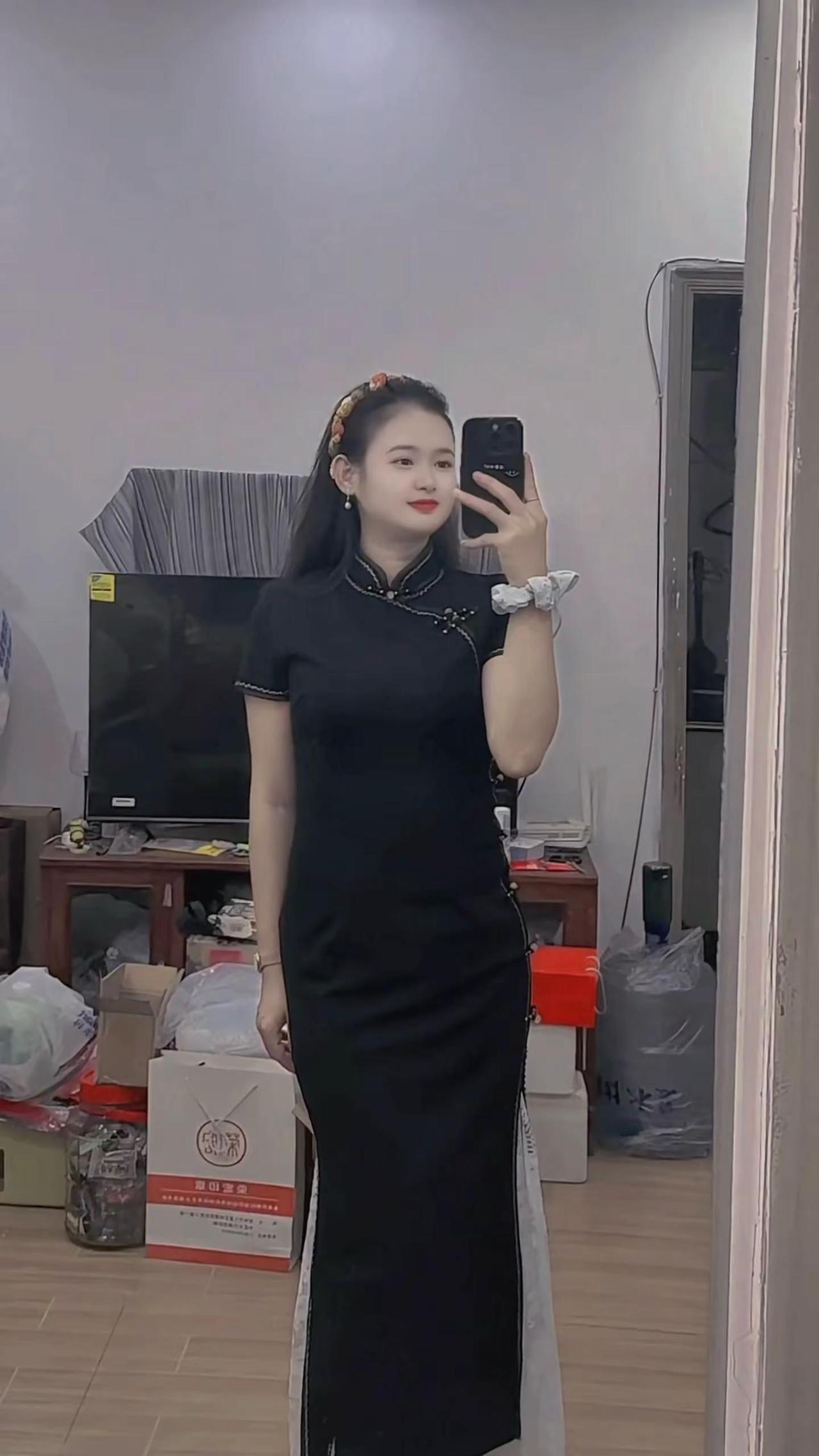 很多困顿和焦虑，其实都来自于过度的审视，所谓的人生困境，不过是你的胡思乱想和自我