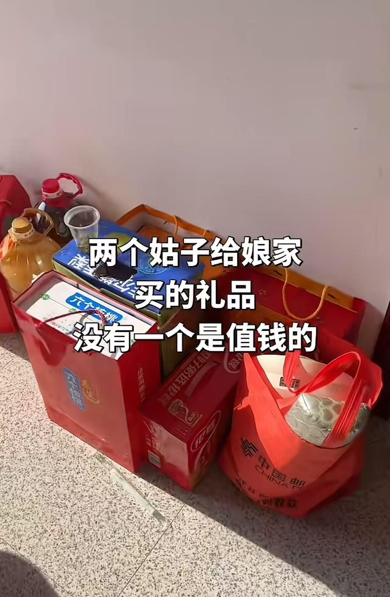 礼盒堆成山，

亲情薄如纸，

今年春节怎么了。

2026年春节刚过完初二，朋
