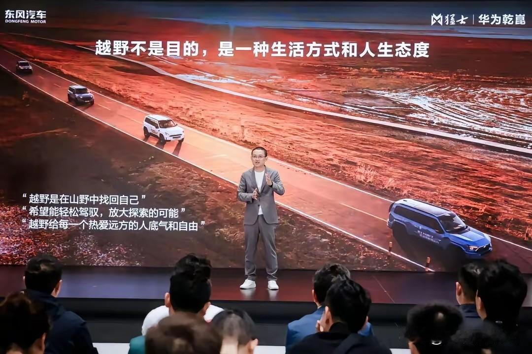 专业越野平台打造，车身钢材强度远超普通城市SUV，面对碎石、深坑、交叉轴等极限路