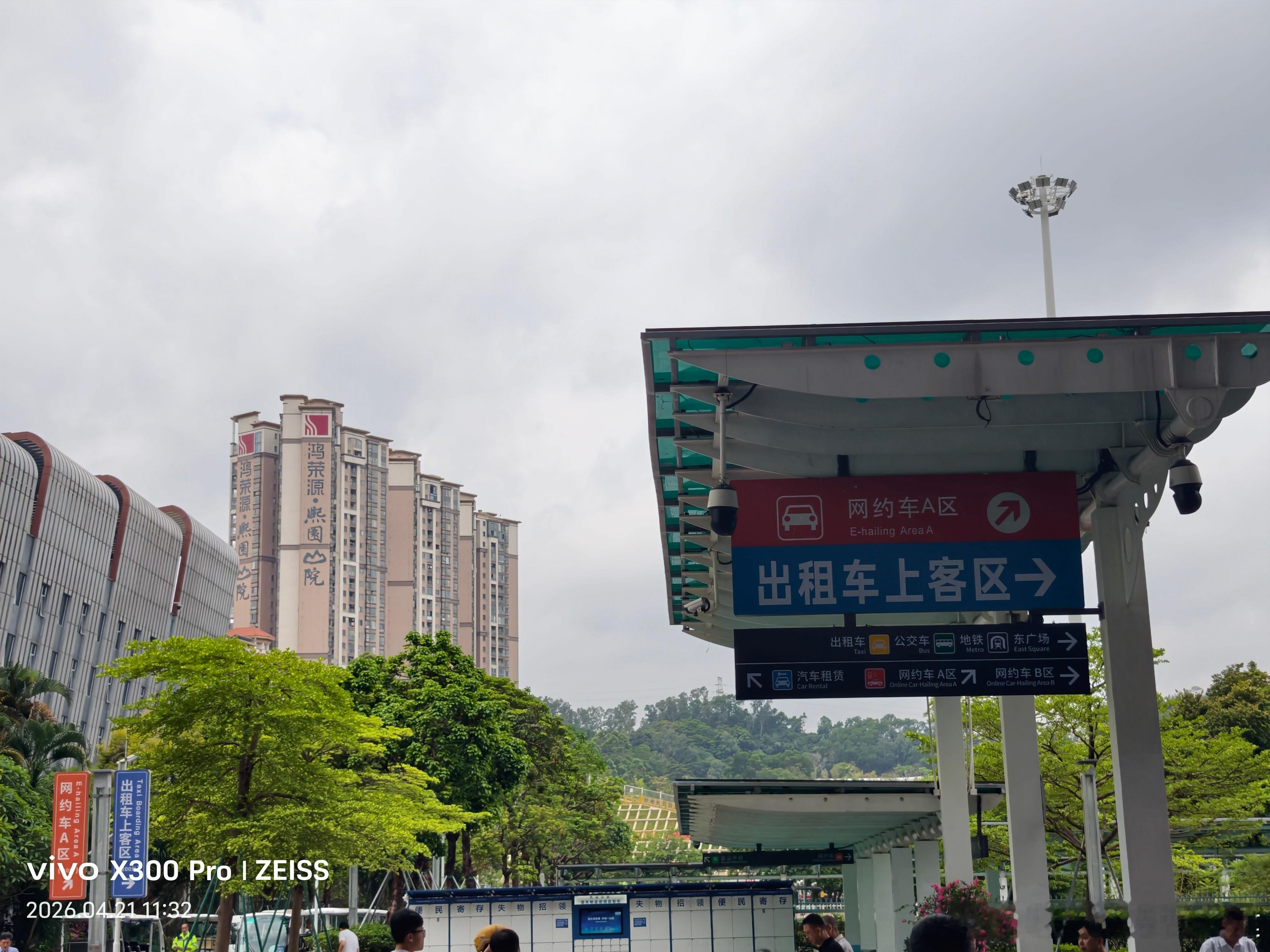 我一周往返深圳当牛马的频率，还以为我在深圳有很多住所一样，打车回西丽湖睡觉💤困