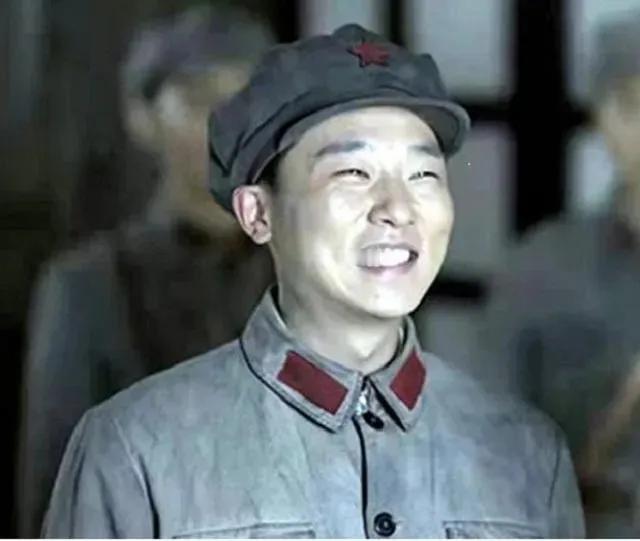 1935年，红军行至乌江边，前有天险后有追兵，木桥渡船全被焚毁。一19岁战士心生