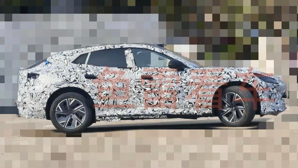 去年下半年听说，YU7火了之后，很多车企都出了同类产品。但没想到同类是这么个同类