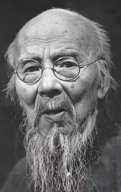 1926年，齐白石在北京购置了一套四合院，想要找一个看门人。一个晚清老太监主动上