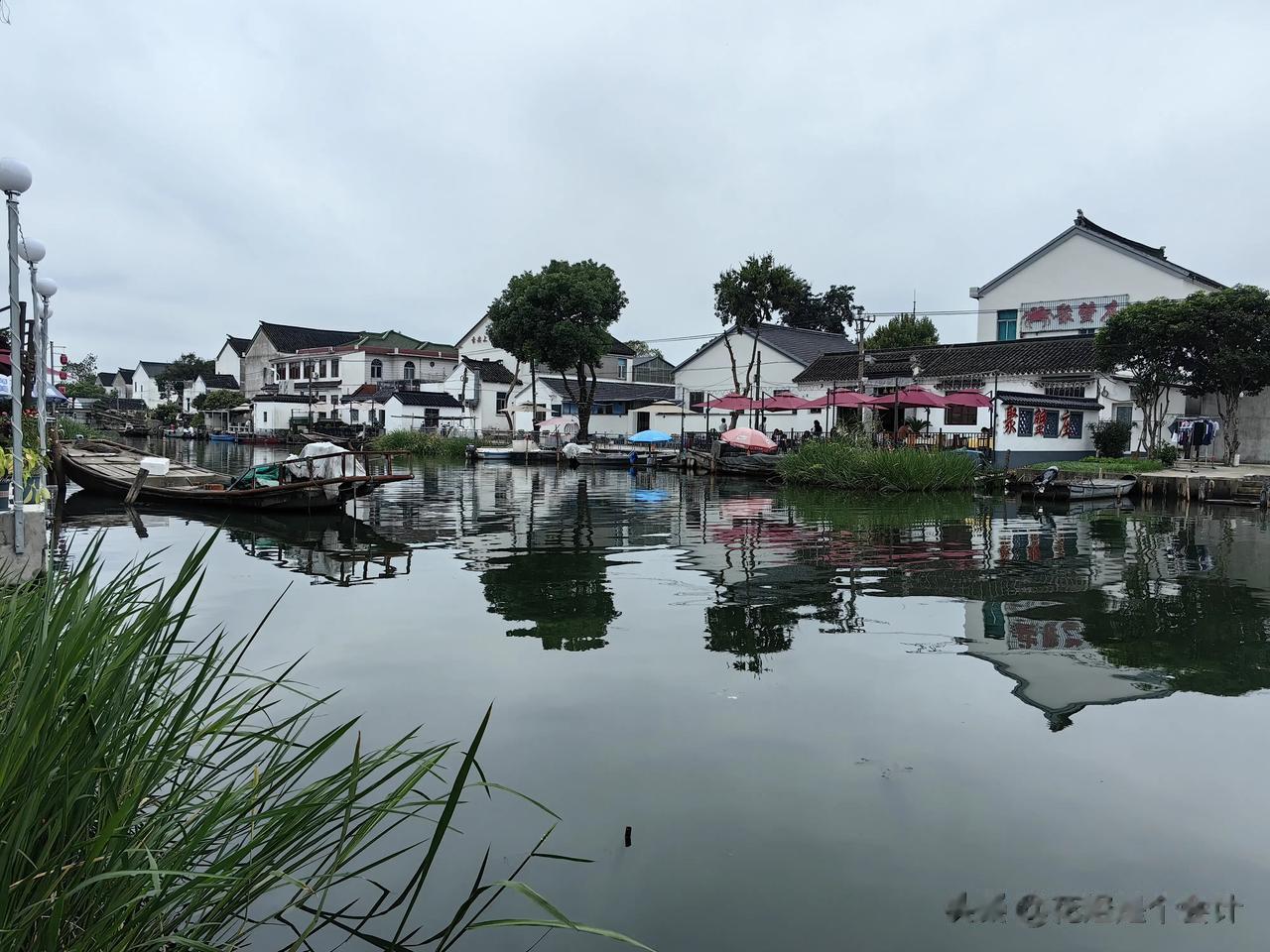 每天一点财税小知识194
请问：老板名下2家关联企业无偿借款，法律上允许吗？
答