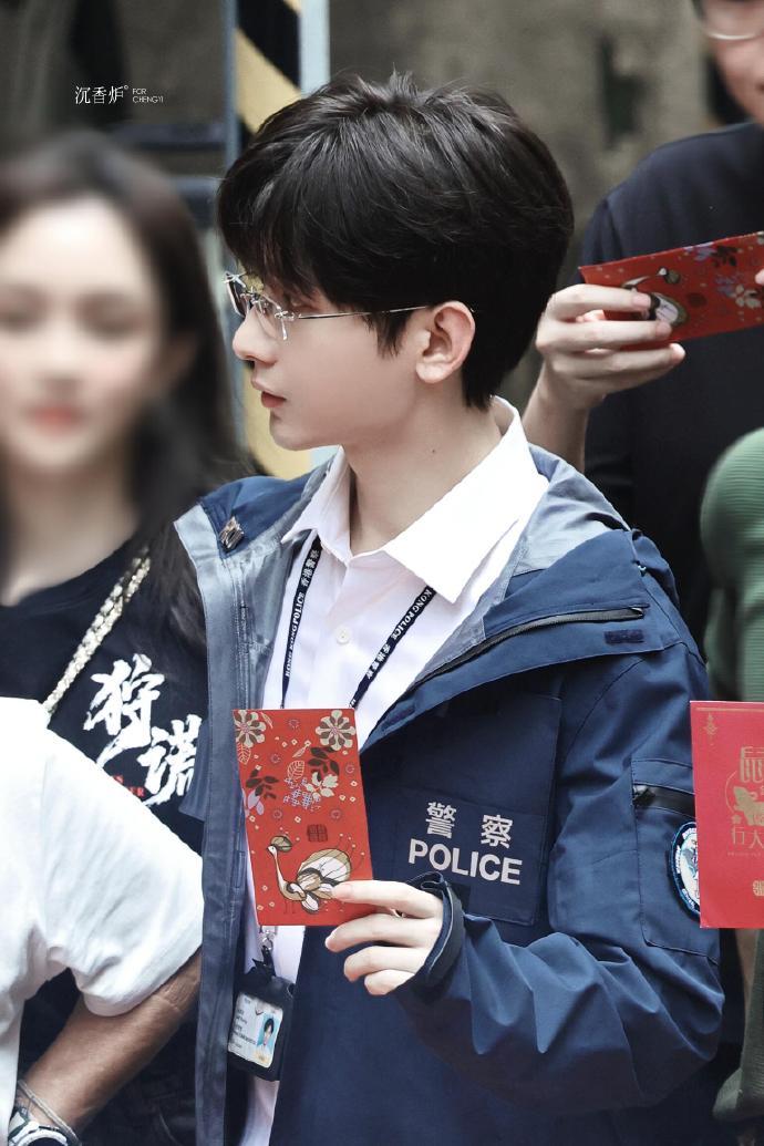 成毅长得就像心理学家  成毅就是林彦延本人看完《狩谎》开机路透彻底被适配度震撼，