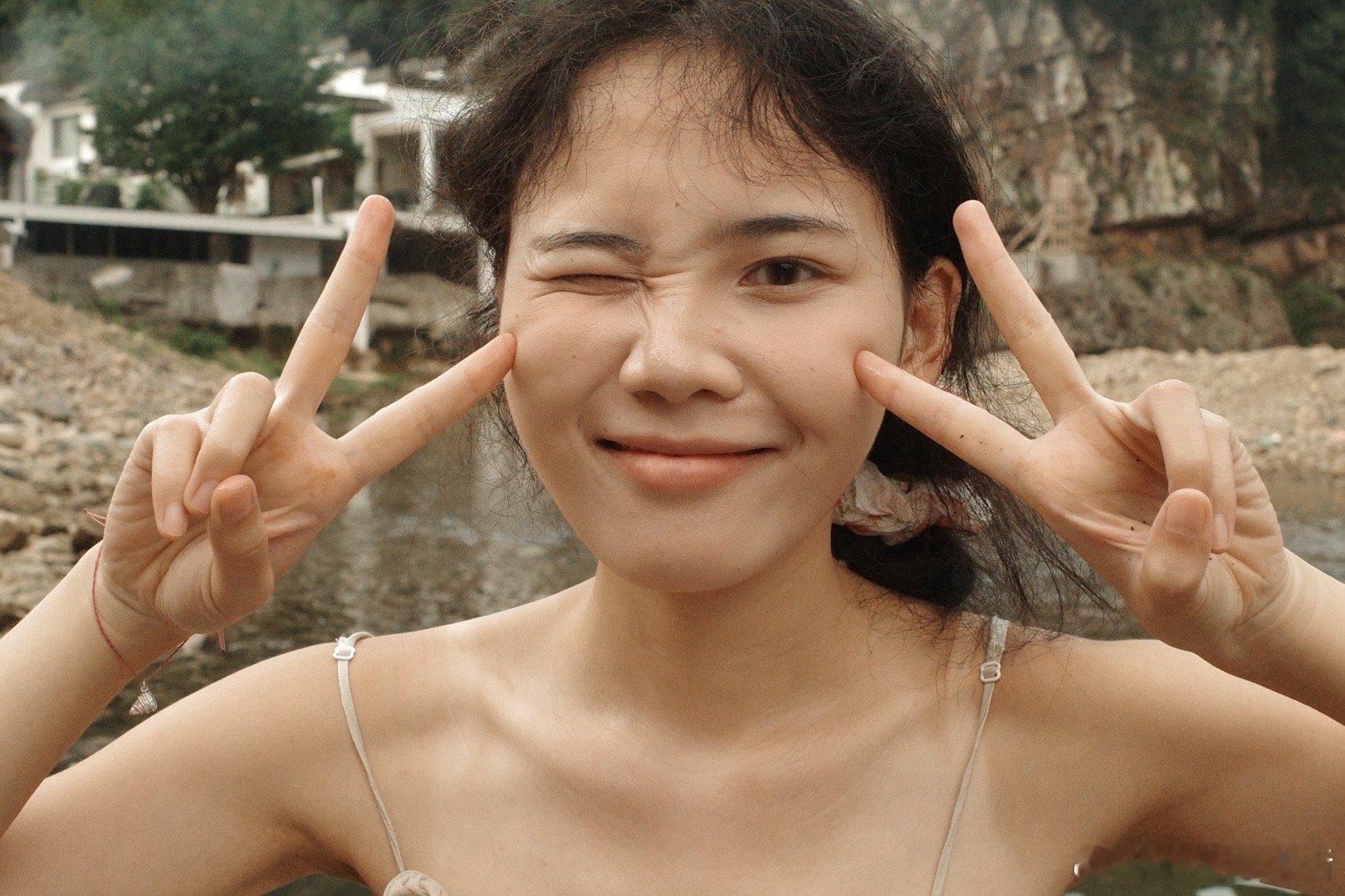 偶尔会羡慕独生子女，更多时候还是庆幸妈妈给我生了一个生命中最好的朋友。 ​​​