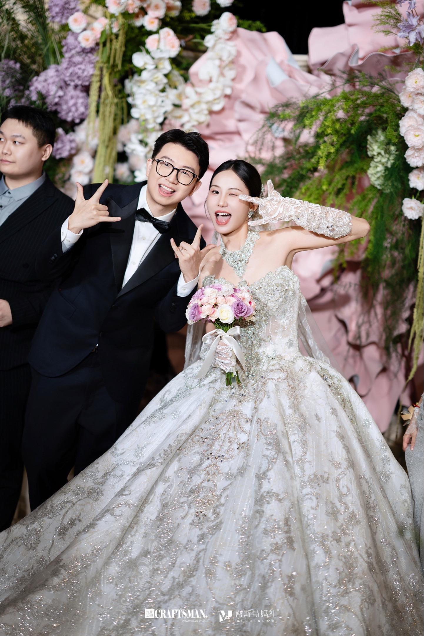 婚礼那天。  👰