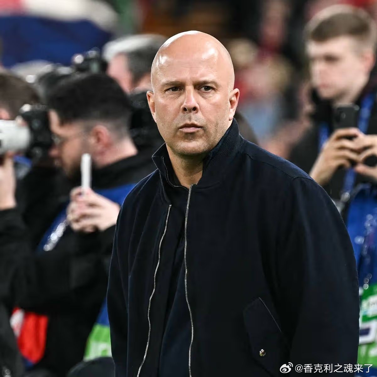 每日邮报记者斯蒂勒表示接下来的一周对斯洛特在安菲尔德的执教生涯至关重要 尽管这位