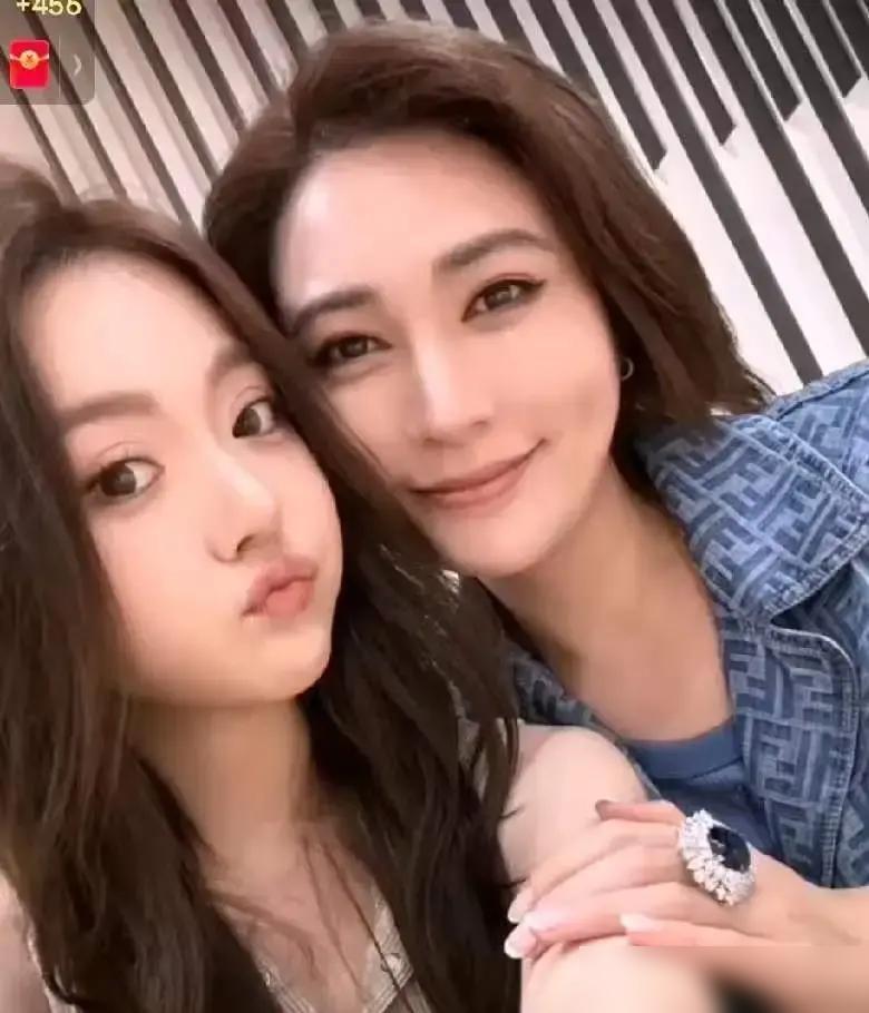时大漂亮签约期满，一声不吭地走了。

之前好多人盯着他的动向，猜他要么站队蛋蛋要