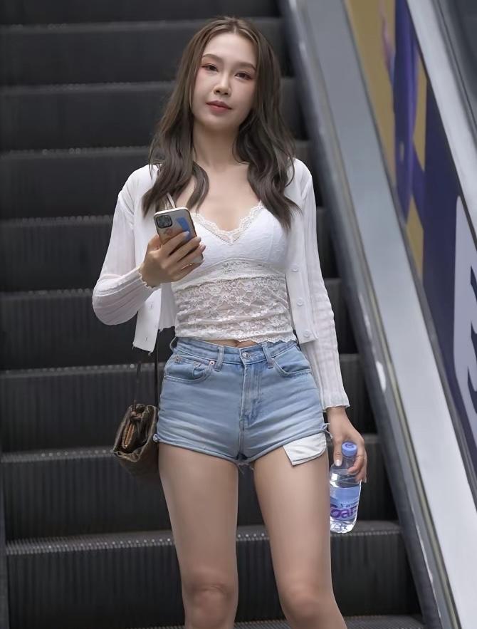 大家似乎都忘了，那些看似光鲜亮丽的婚外温情，剥去激情的糖衣，内里往往是一地鸡毛的