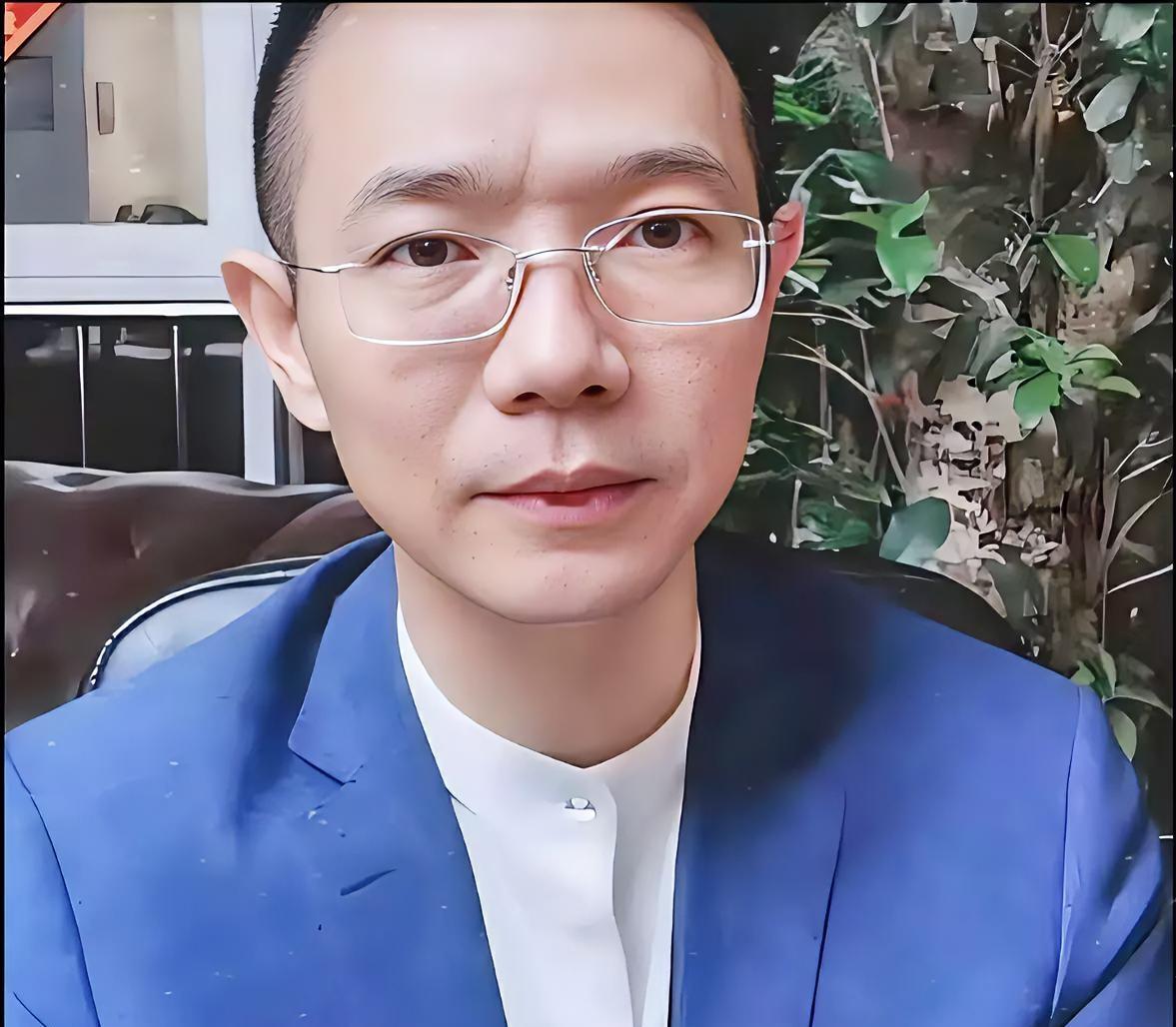 这波信息量直接拉满！
老汤直播爆猛料，某砖家已奔赴中原了，李律更是放话周末要“一